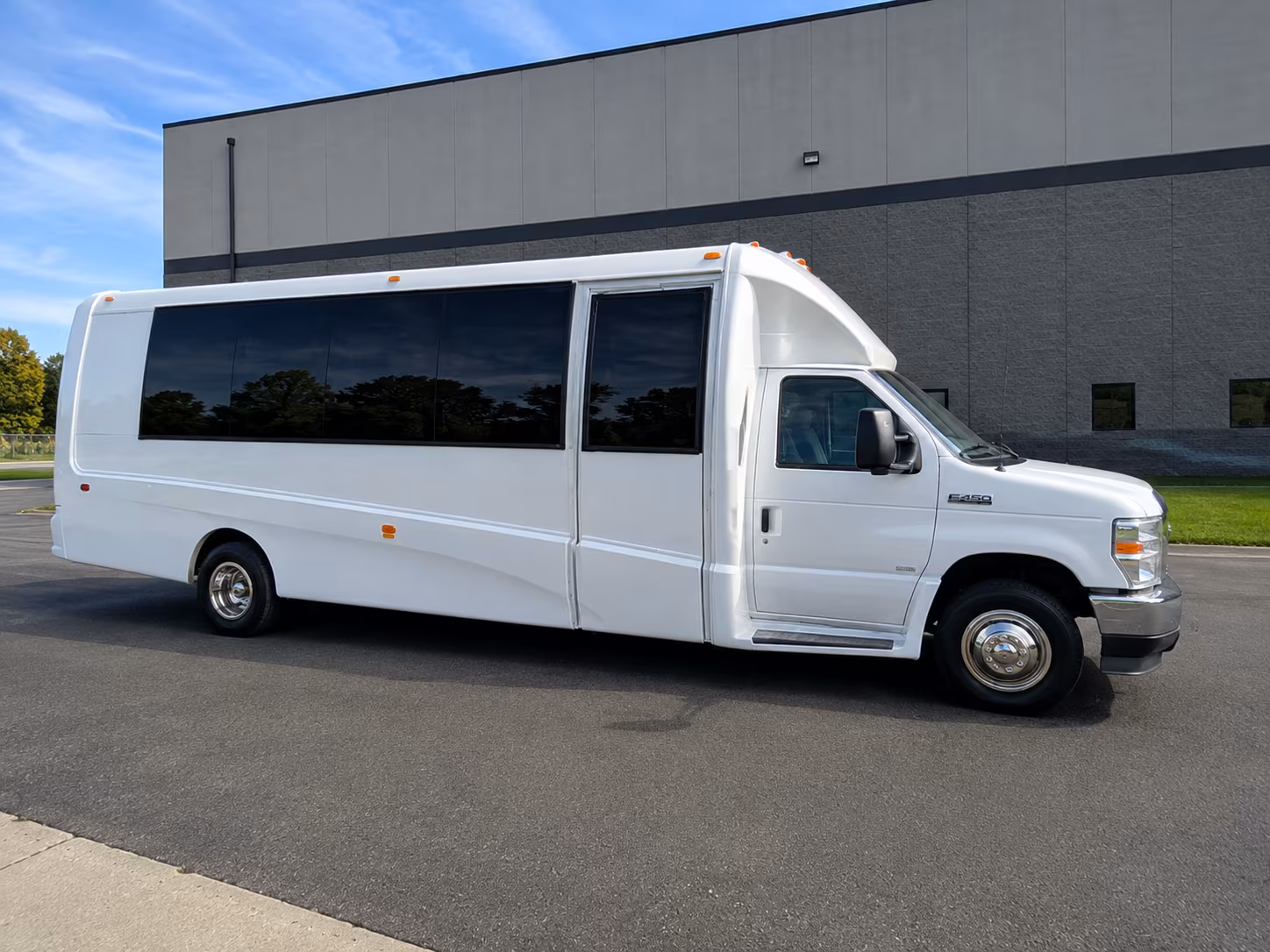 bus rentals for corporate retreats and team outings across oakland county