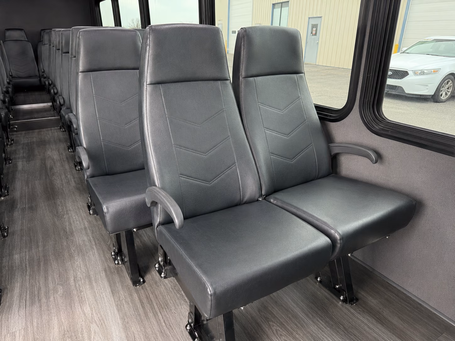 charter buses to detroit lions and tigers games from waterford