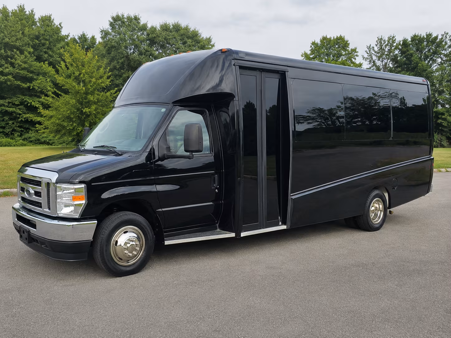 party bus rentals for waterford area proms at mott and kettering
