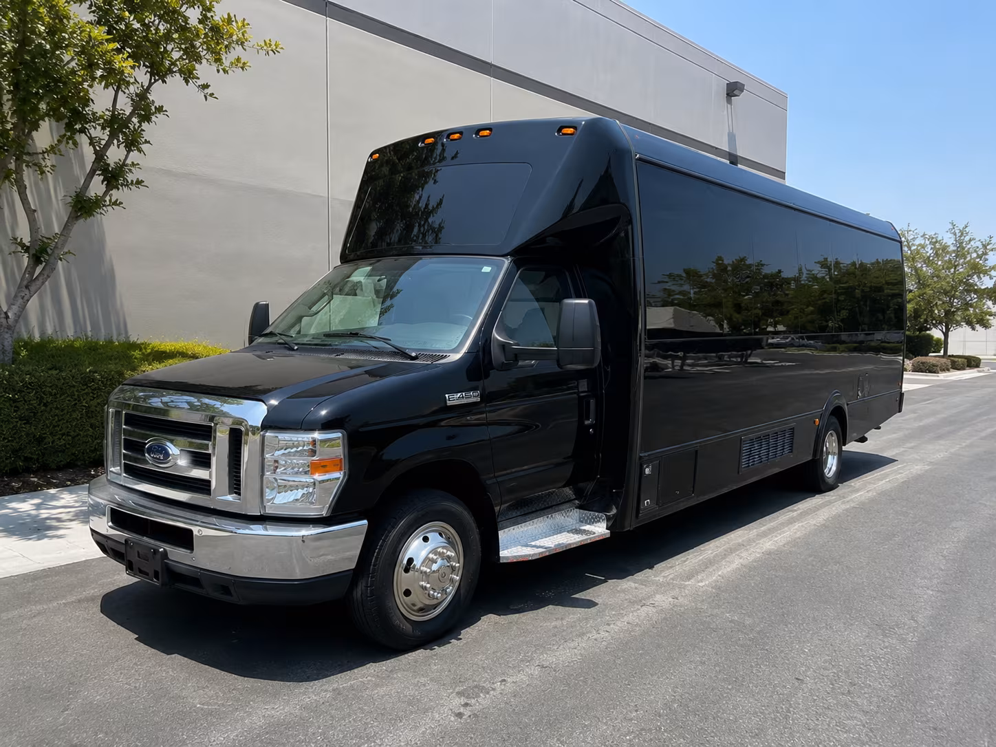 party buses to little caesars arena concerts in detroit